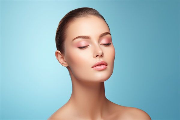 臥蠶整形術(shù)對比：玻尿酸、自體脂肪和人工真皮優(yōu)劣分析