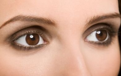 女子做雙眼皮手術(shù)失敗老公紛紛要求離婚？網(wǎng)友熱議：過年不熬著嗎？