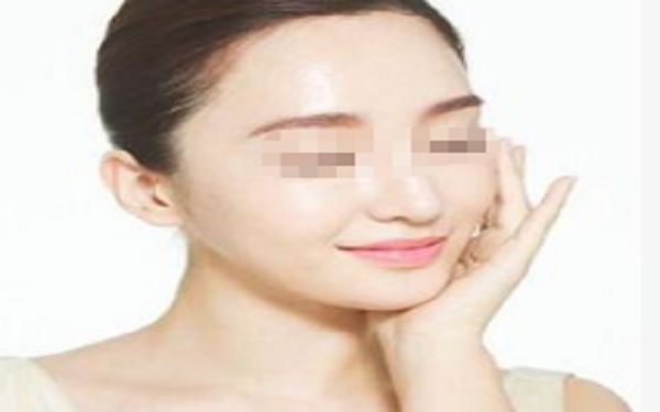深圳富華醫(yī)院胸部整形費用及科室介紹