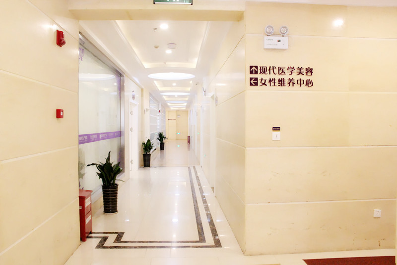 安慶現(xiàn)代婦產(chǎn)醫(yī)院_走廊