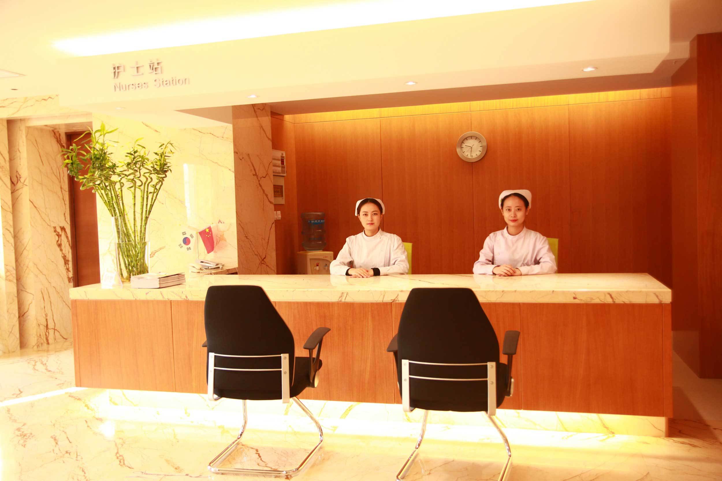 鞍山燕麗美容醫(yī)院_前臺(tái)