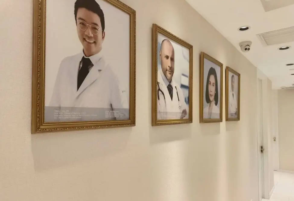 北京西美斯醫(yī)療美容診所_醫(yī)生墻