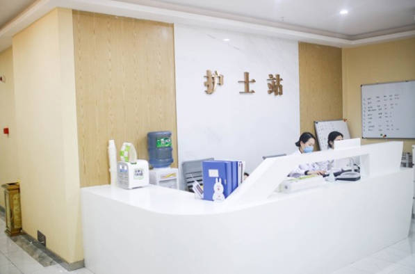成都雍和華仁醫(yī)療美容整形門診部_護(hù)士站