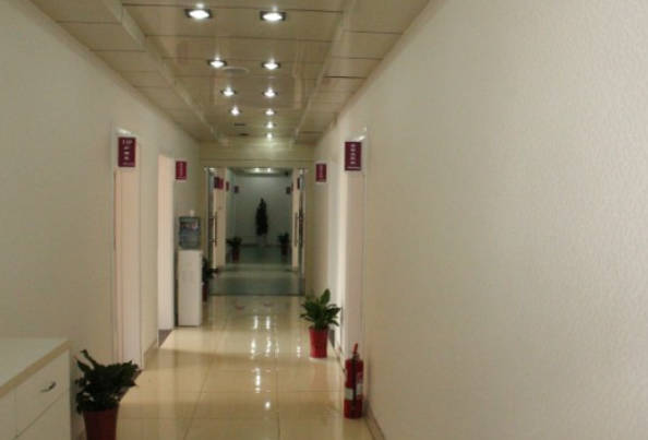 濟(jì)南瑞麗醫(yī)療美容醫(yī)院_走廊