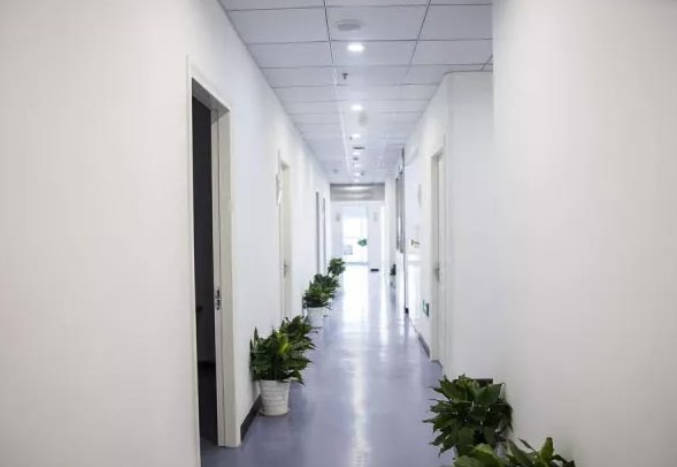 寧波鄞州首美醫(yī)療美容門診_走廊