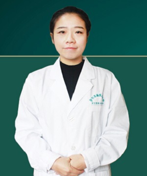 張?jiān)?>
							</a>
							<div   id=