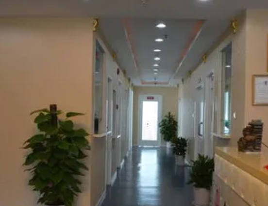 衡陽魅力紅唇醫(yī)療美容門診部_走廊