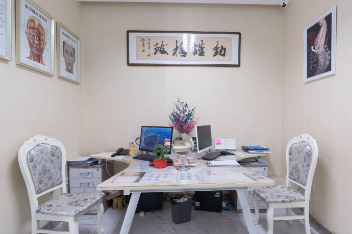 烏魯木齊優(yōu)瑪醫(yī)療美容門診部_咨詢室