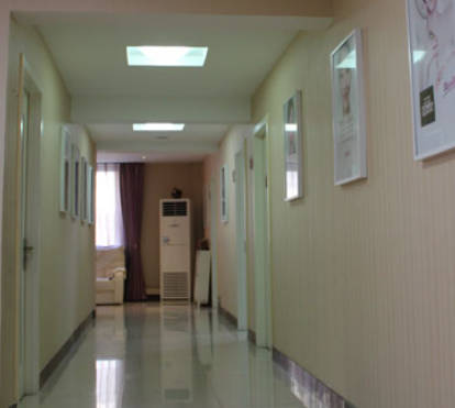 大連芳華醫(yī)療美容門(mén)診部_走廊