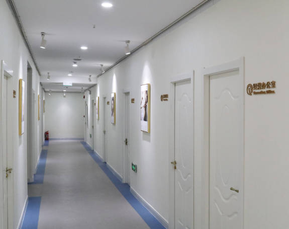 濟(jì)南俏嘉麗醫(yī)療美容醫(yī)院_走廊