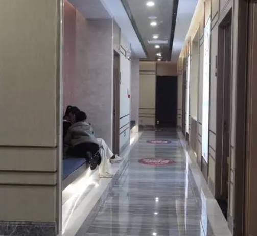 武漢禾麗康美醫(yī)療美容醫(yī)院_走廊