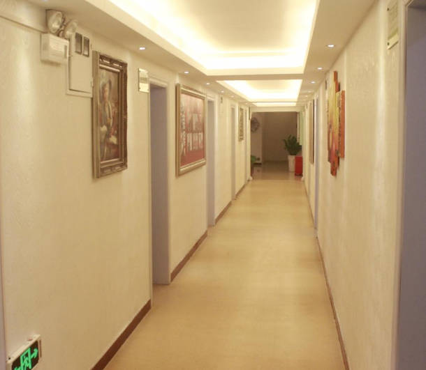 深圳光明醫(yī)療美容門診部_走廊