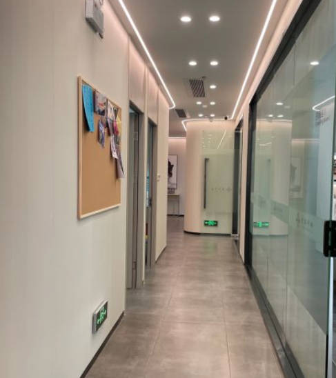 深圳愛瑞布她醫(yī)療美容門診部_走廊