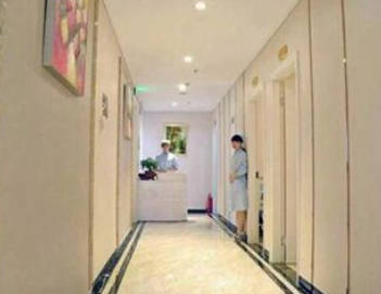 南寧余德慶醫(yī)療美容外科診所_走廊