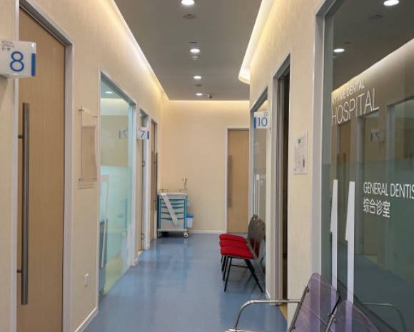重慶瑞泰口腔醫(yī)院_走廊