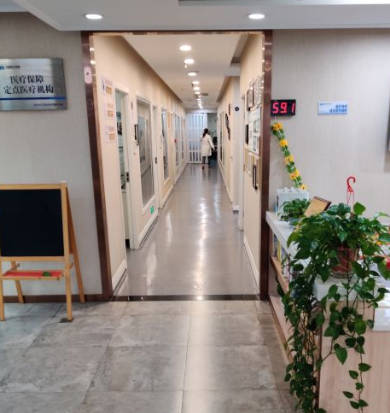 重慶歡樂(lè)英橋口腔門(mén)診部_走廊