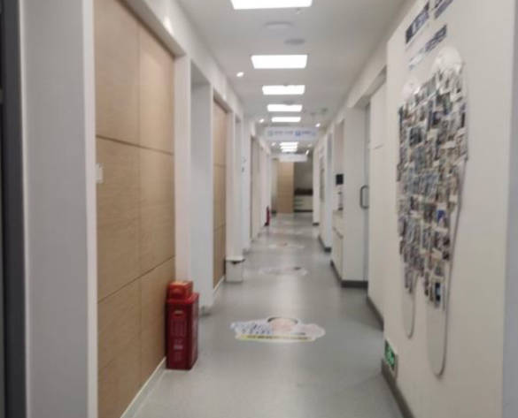 長沙瑞泰口腔門診部_走廊