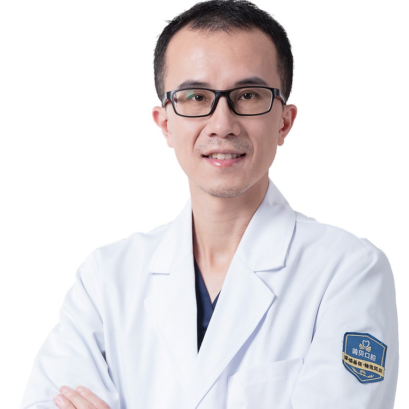 梁偉