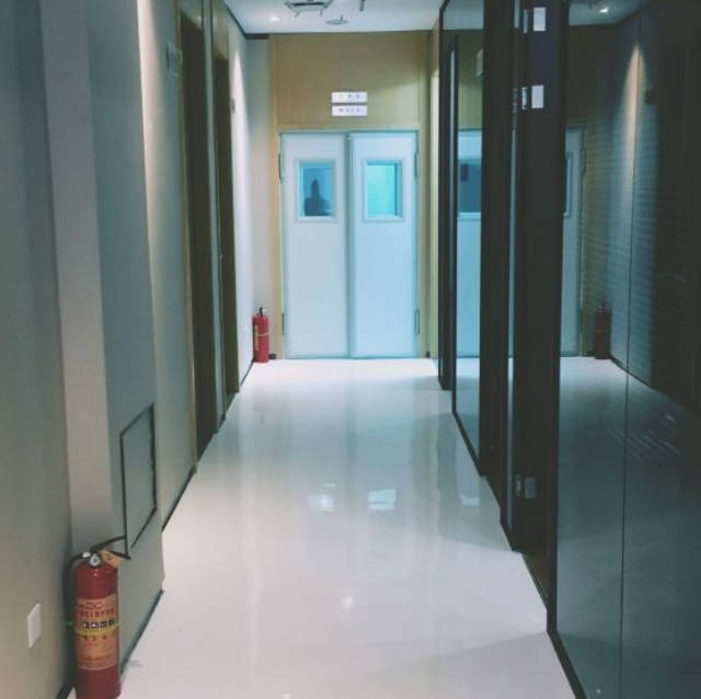 成都圣形醫(yī)療美容門診部_走廊