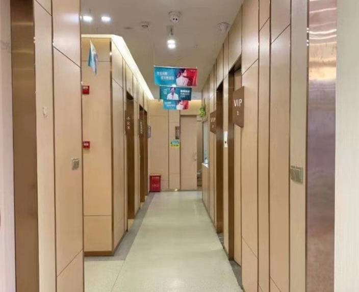 成都奕后麗都醫(yī)療美容門(mén)診部_走廊