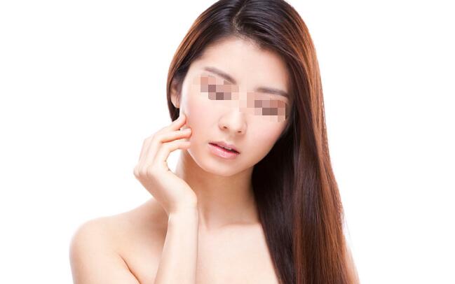 上海邱文苑的鼻子整容之前與之后的對(duì)比！