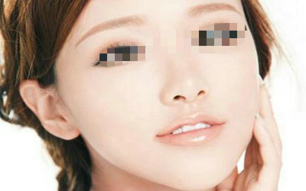 華美醫(yī)生李如杰隆胸整形結(jié)果如何？解讀貴陽華美醫(yī)生胸部整形技術(shù)和收費標準