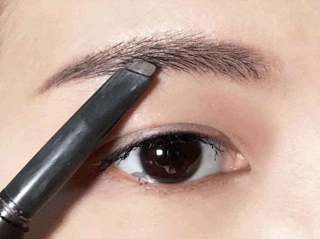 上海柳再億醫(yī)療美容醫(yī)院眼部年輕化效果如何？